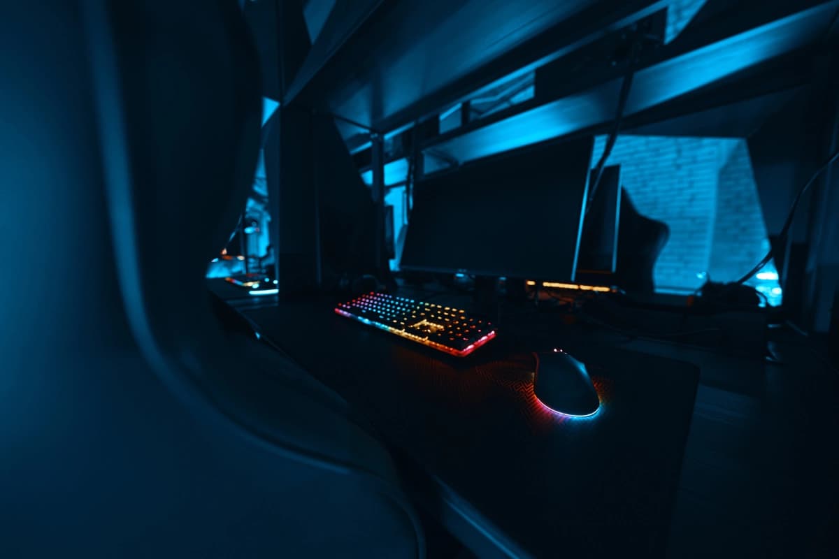 ຄອມເກມມິ້ງ (Gaming PC) ຕ່າງຈາກຄອມທຳມະດາແນວໃດ? ແລະ ເປັນຫຍັງຕ້ອງມີໄຟສີໆ?